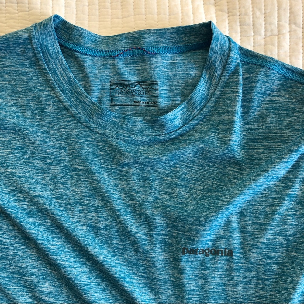 Men’s Patagonia crew neck dri-fit.